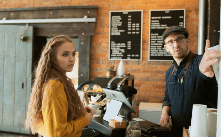 Restaurateur dans la cuisine