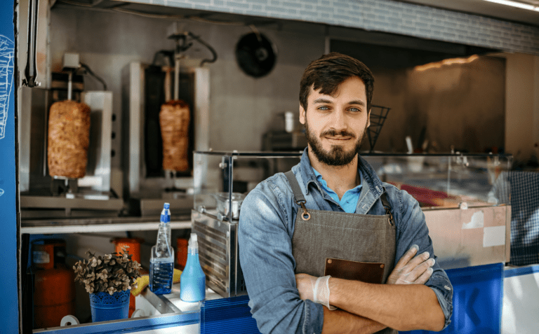 Restaurateur dans la cuisine